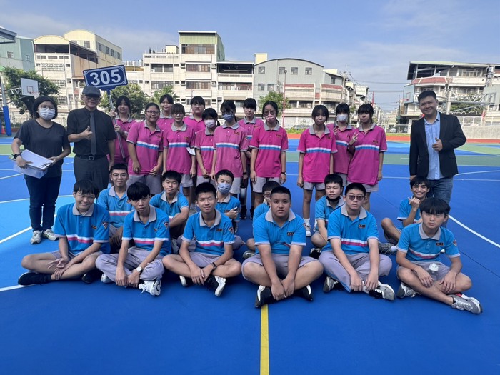 第3名  305